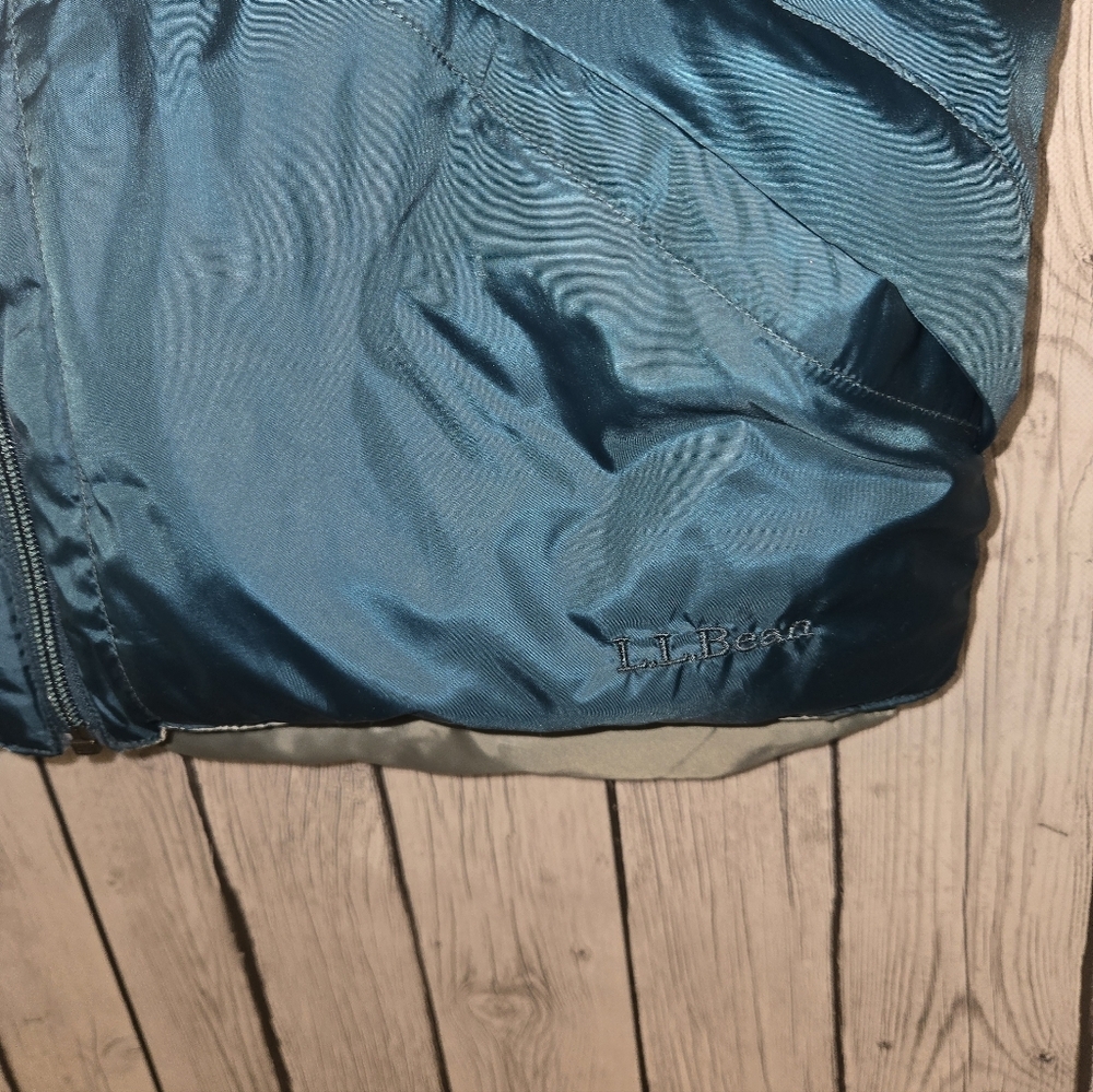 L.L. Bean Women’s Medium Reversible Goose Down Puffer Vest Teal Green - Picture 4 of 9